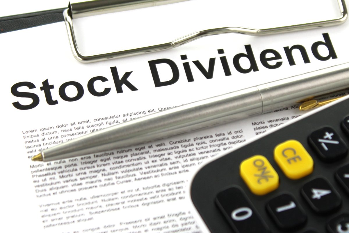 Difference Between Growth and Dividend 