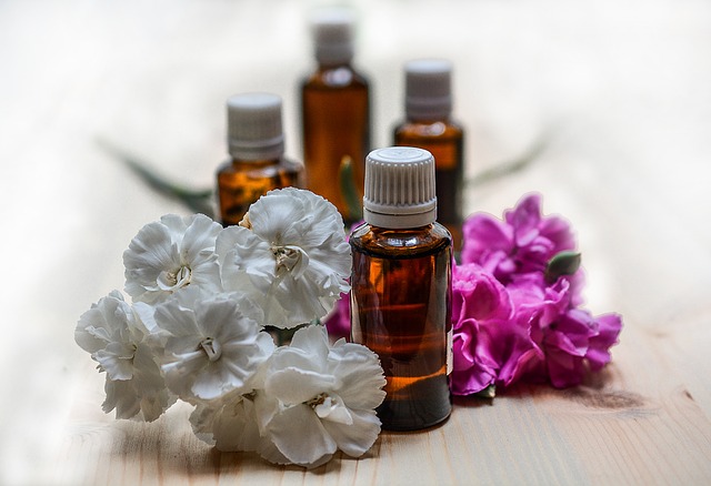 Differences Between Essential Oils and Fragrance Oils