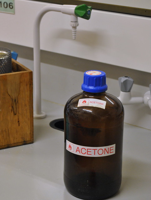 Difference Between Acetone and Chloroform.