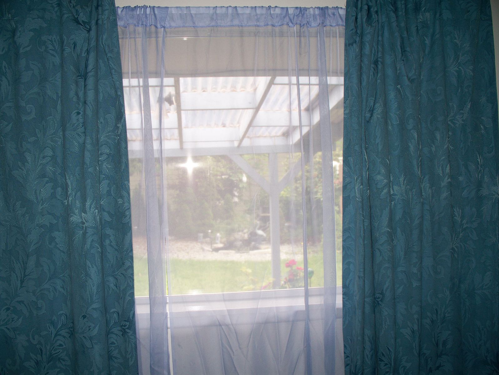 Difference Between Blackout Curtains and Sheer Curtains.