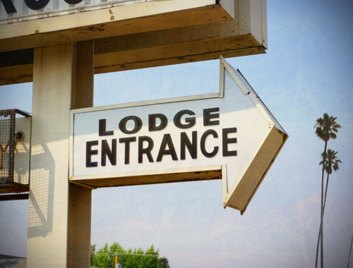 Difference Between Lodge and Resort